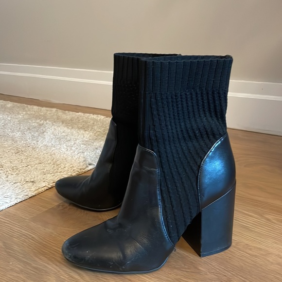 Vince Camuto black booties - Picture 3 of 4